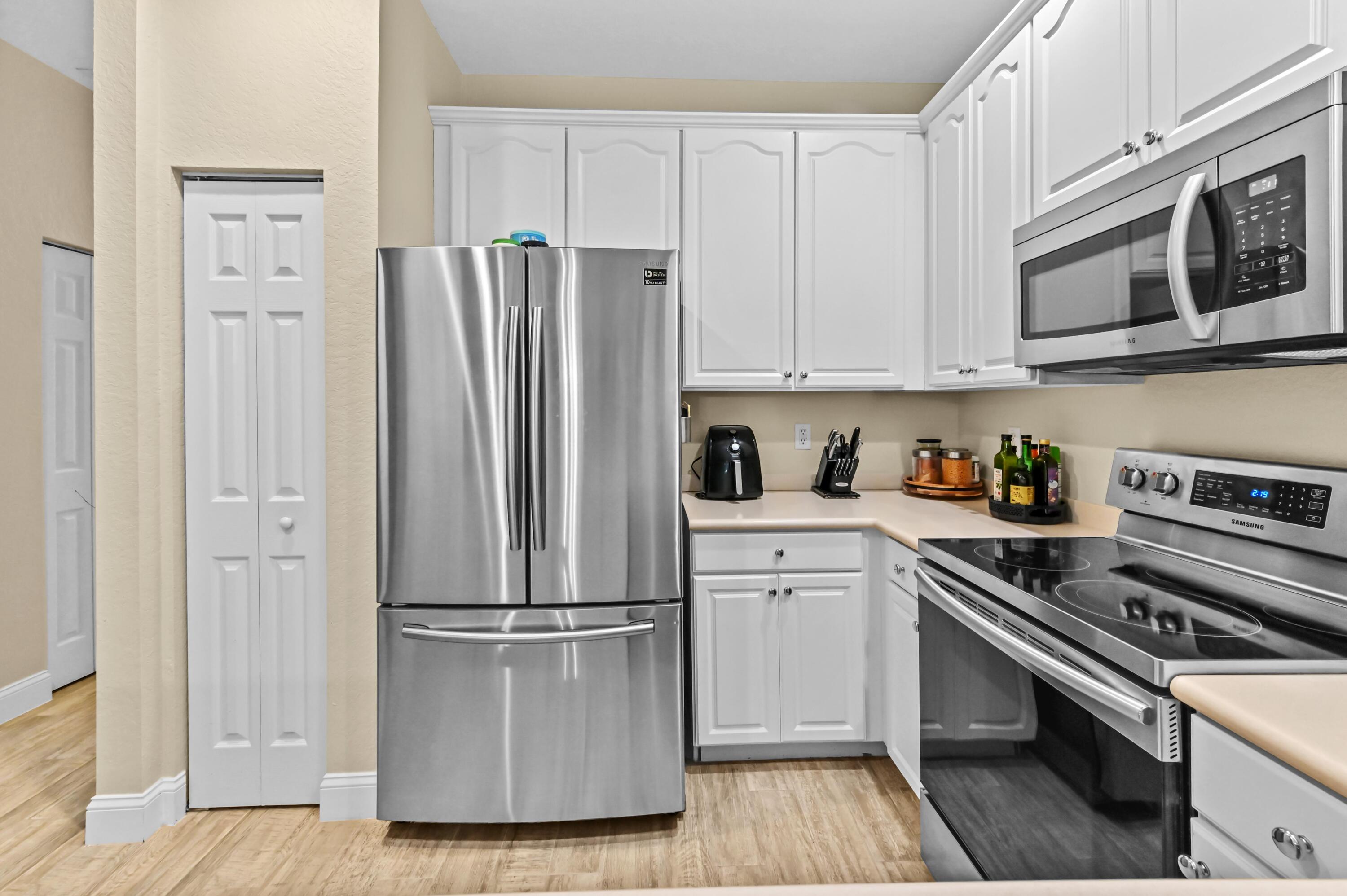 MAGNOLIA BAY - Residential