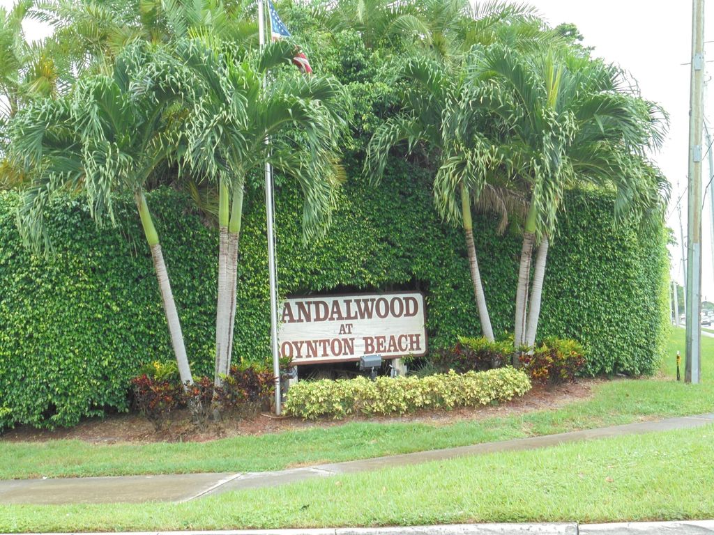 Photo of 505 Live Oak Lane, Boynton Beach, FL 33436 (MLS # R11081083)