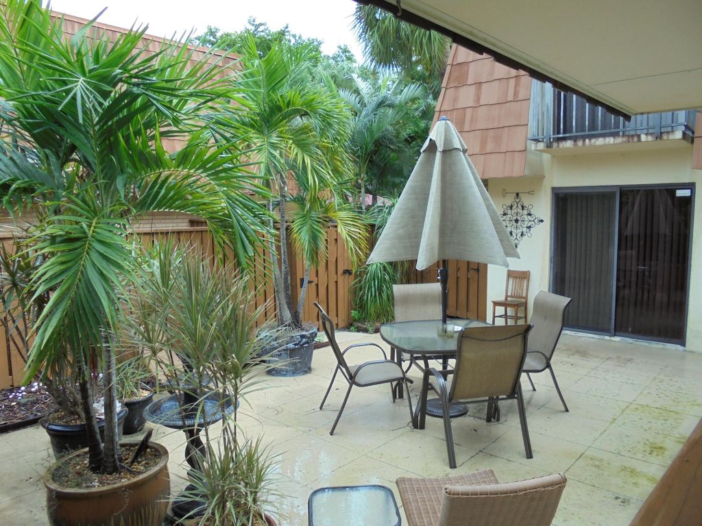 Photo of 505 Live Oak Lane, Boynton Beach, FL 33436 (MLS # R11081083)