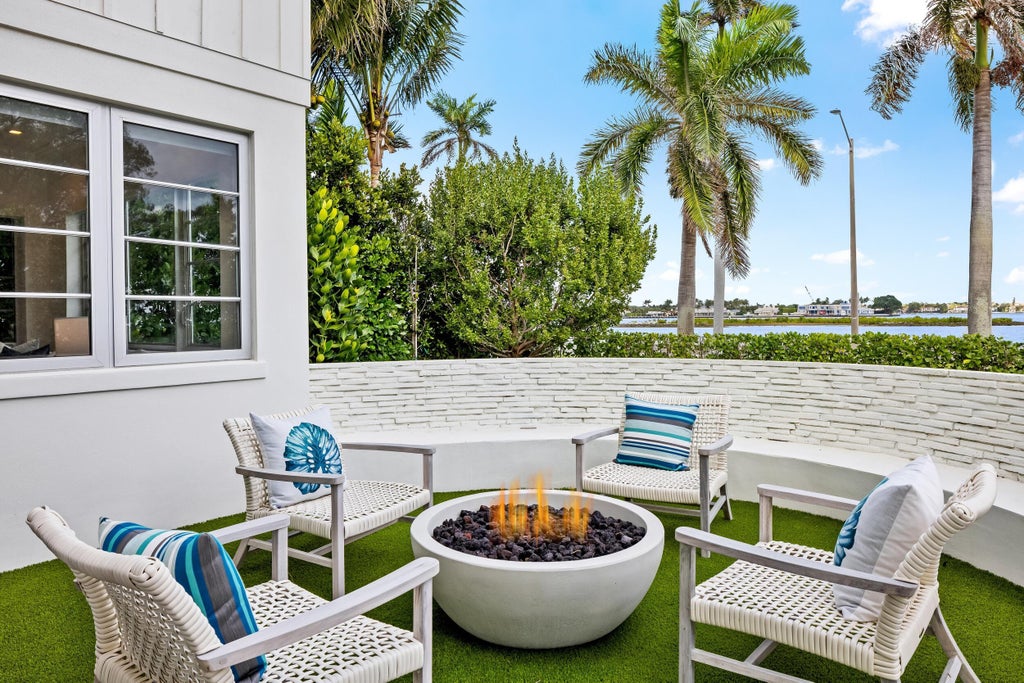 Photo of 2745 S Flagler Drive, West Palm Beach, FL 33405 (MLS # B26080940)