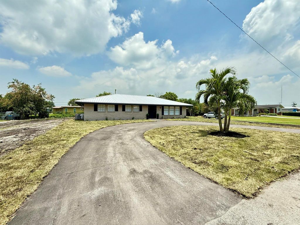 Photo of 133 SE 5th Street, Belle Glade, FL 33430 (MLS # R11107220)