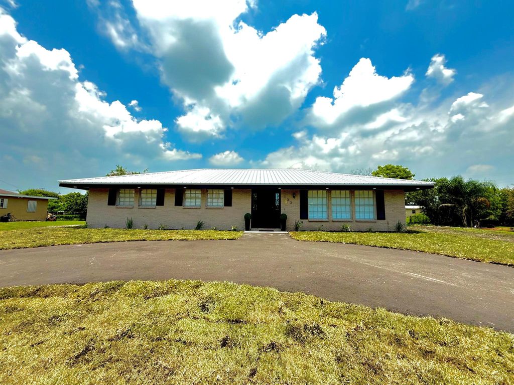 Photo of 133 SE 5th Street, Belle Glade, FL 33430 (MLS # R11107220)