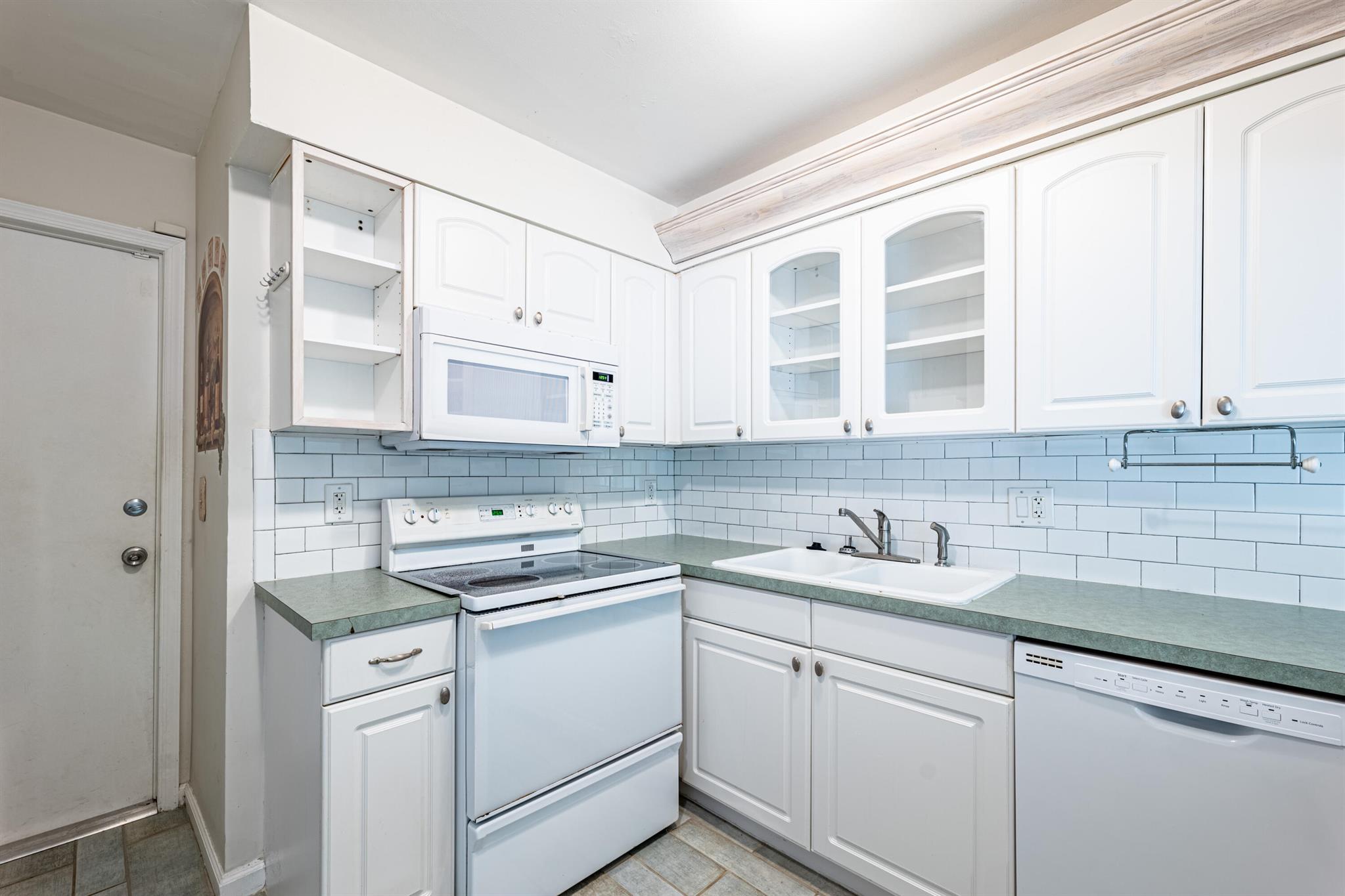 HARBOUR CLUB - Residential Lease