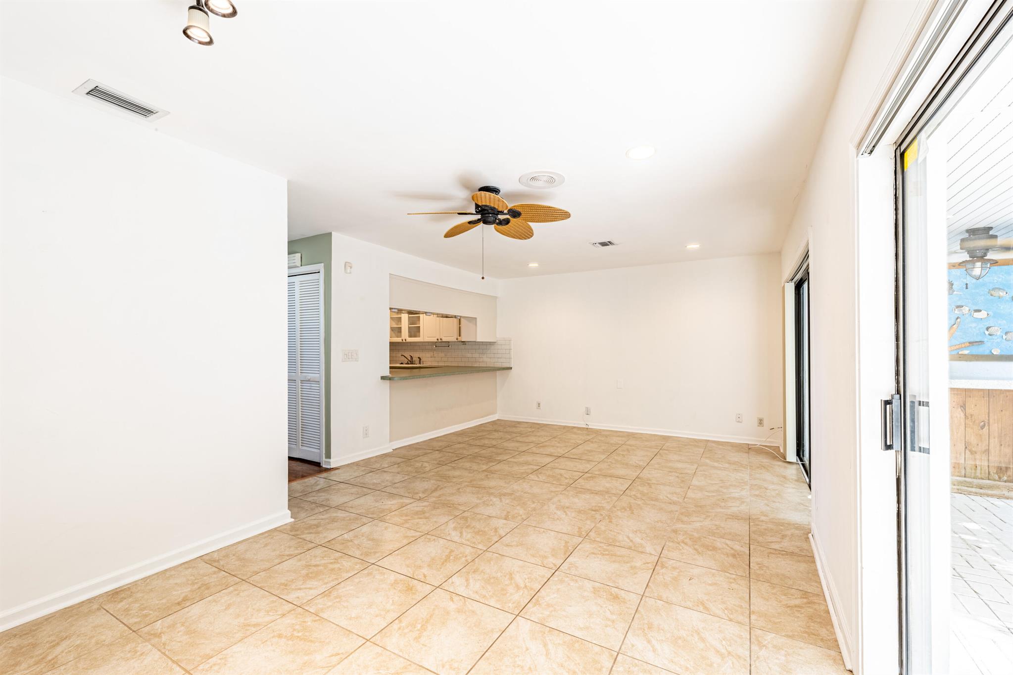 HARBOUR CLUB - Residential Lease