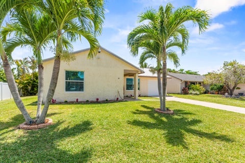 Tiny photo for 105 Banyan Circle, Jupiter, FL 33458 (MLS # B26025444)