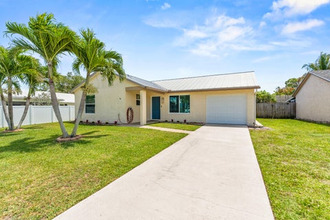 Tiny photo for 105 Banyan Circle, Jupiter, FL 33458 (MLS # B26025444)