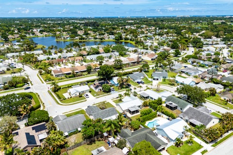 Tiny photo for 105 Banyan Circle, Jupiter, FL 33458 (MLS # B26025444)