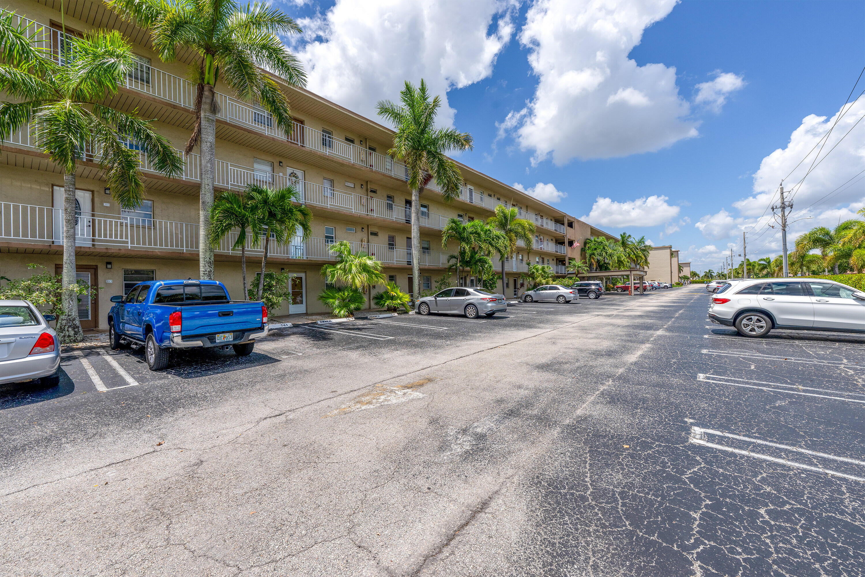 VILLAGE ROYALE FOREST GREEN CONDO - Residential