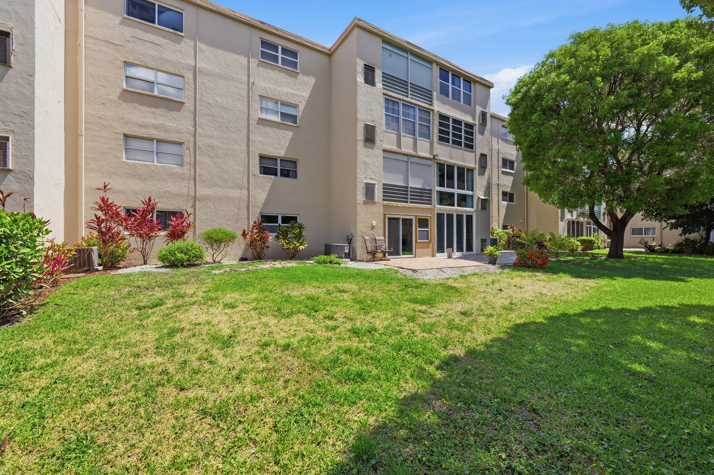 VILLAGE ROYALE FOREST GREEN CONDO - Residential