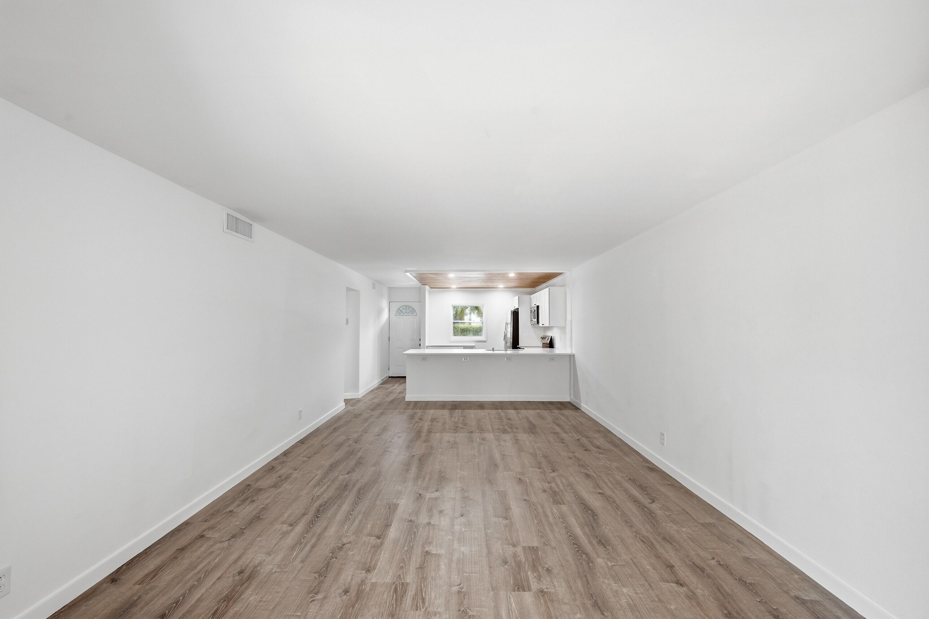 VILLAGE ROYALE FOREST GREEN CONDO - Residential