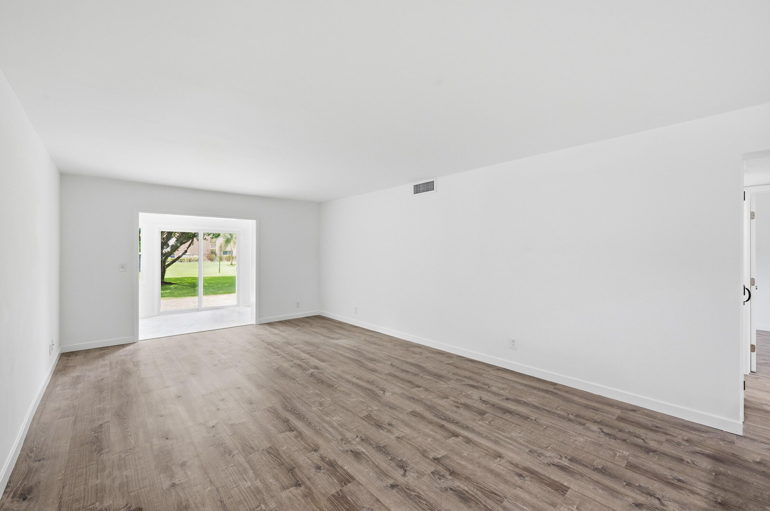 VILLAGE ROYALE FOREST GREEN CONDO - Residential