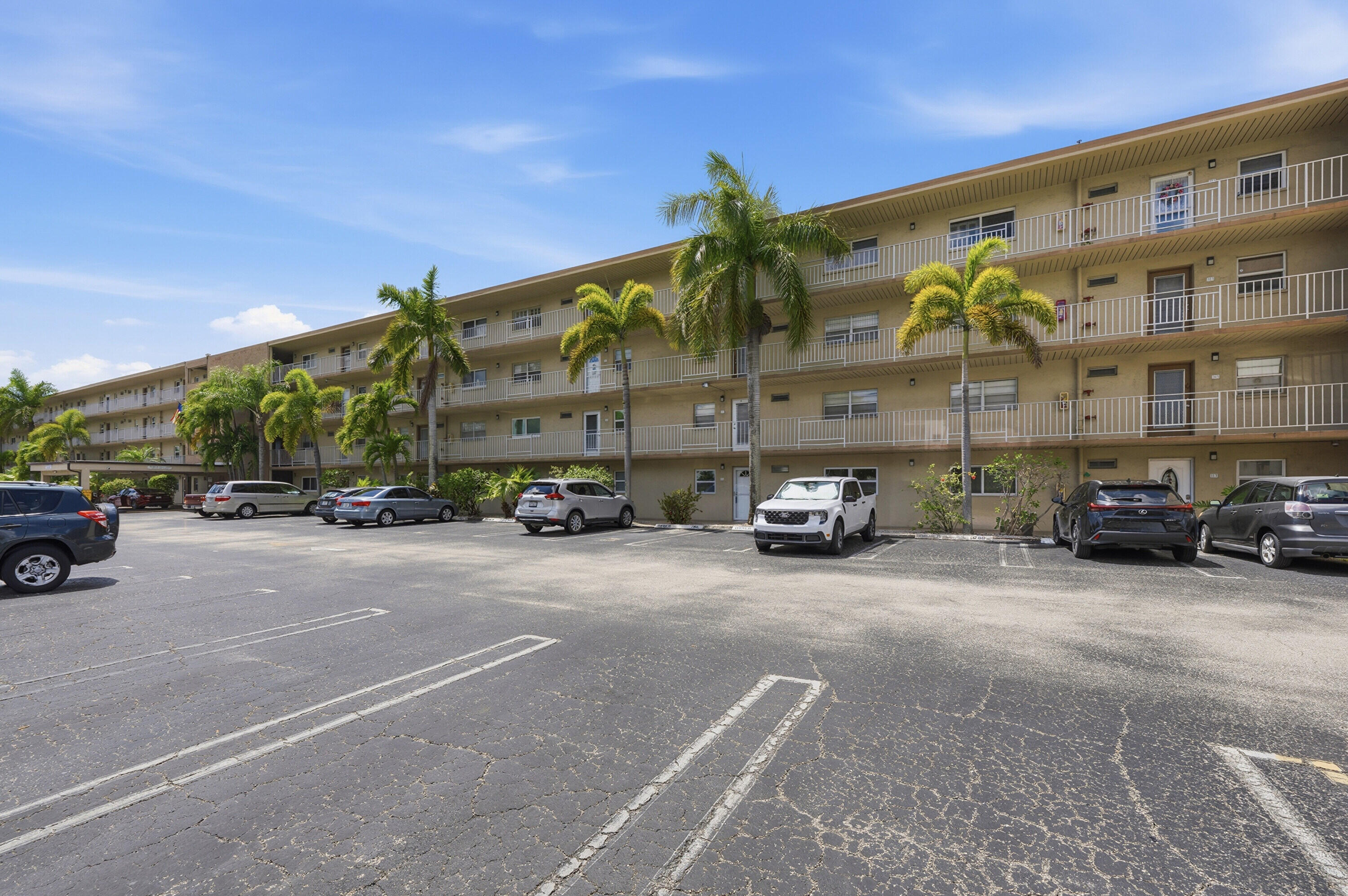 VILLAGE ROYALE FOREST GREEN CONDO - Residential