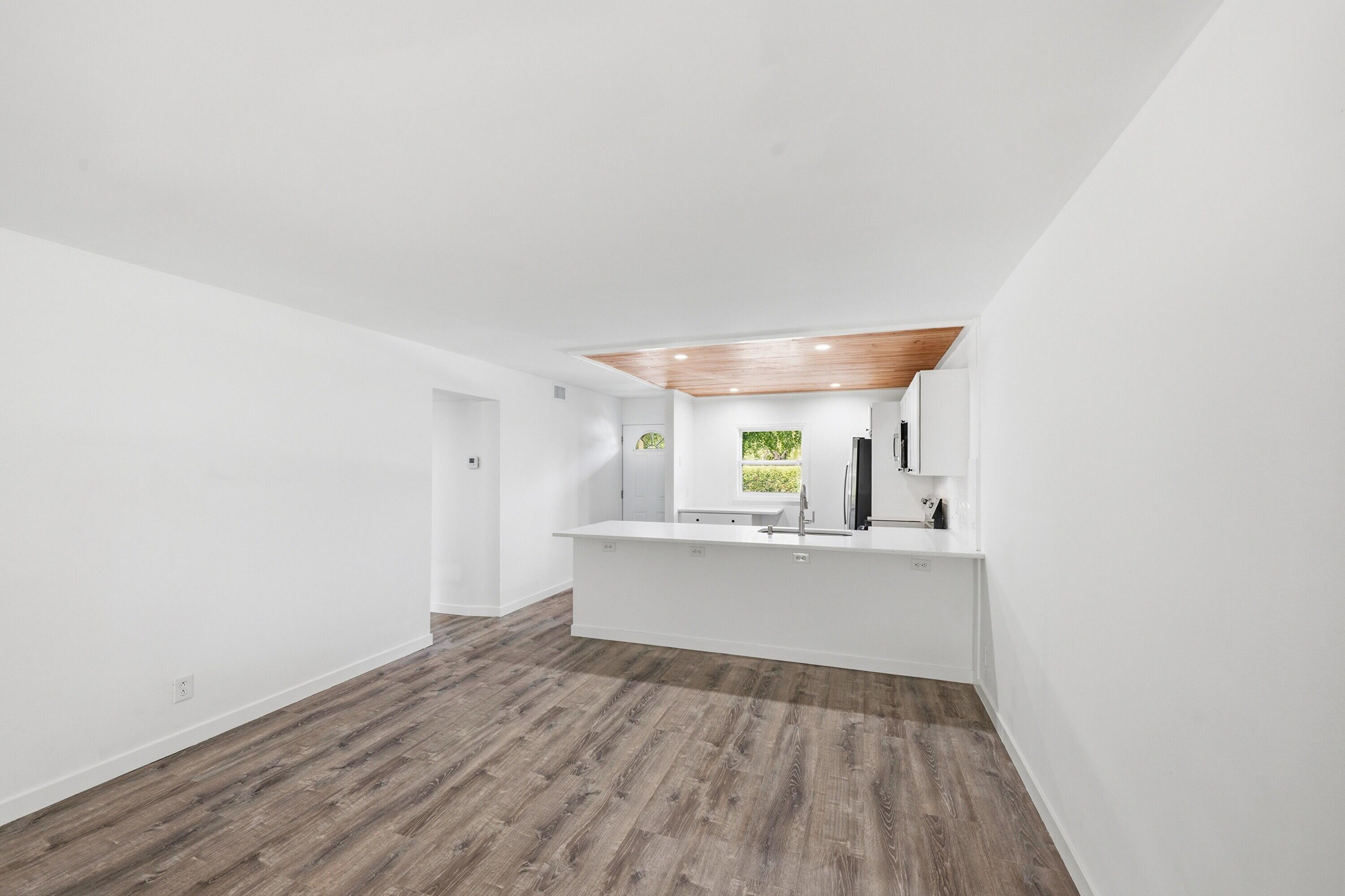 VILLAGE ROYALE FOREST GREEN CONDO - Residential