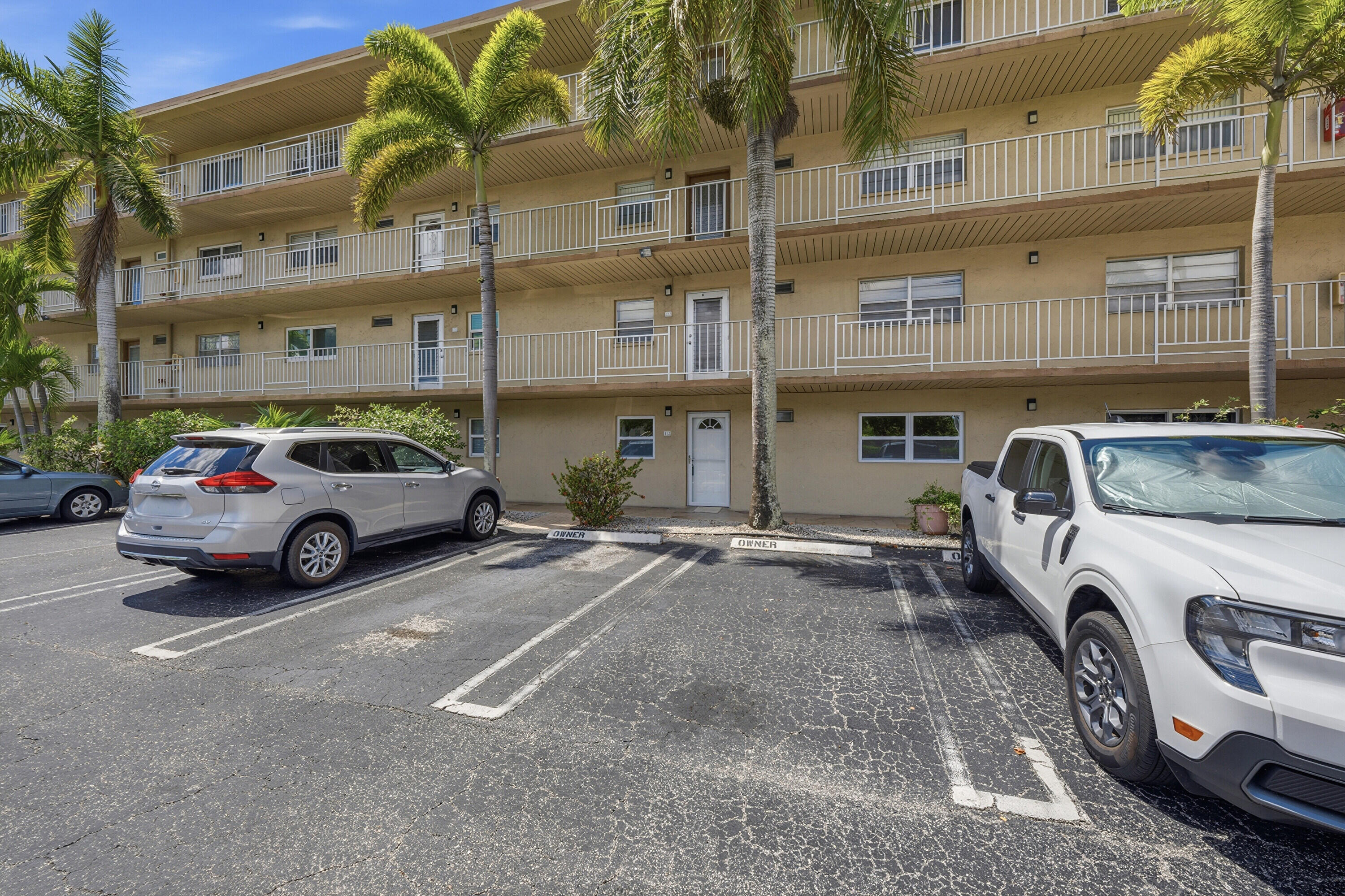 VILLAGE ROYALE FOREST GREEN CONDO - Residential
