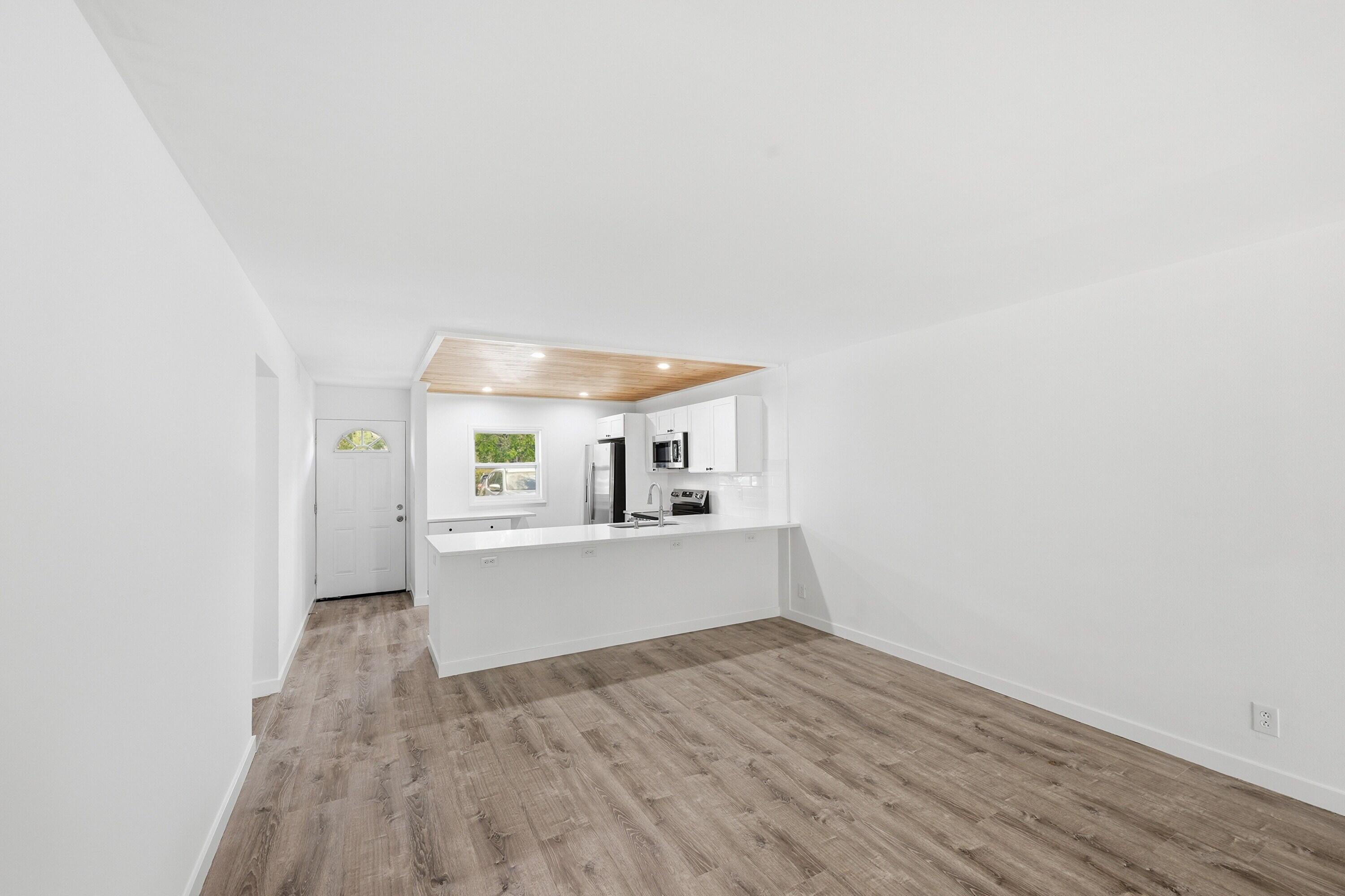 VILLAGE ROYALE FOREST GREEN CONDO - Residential