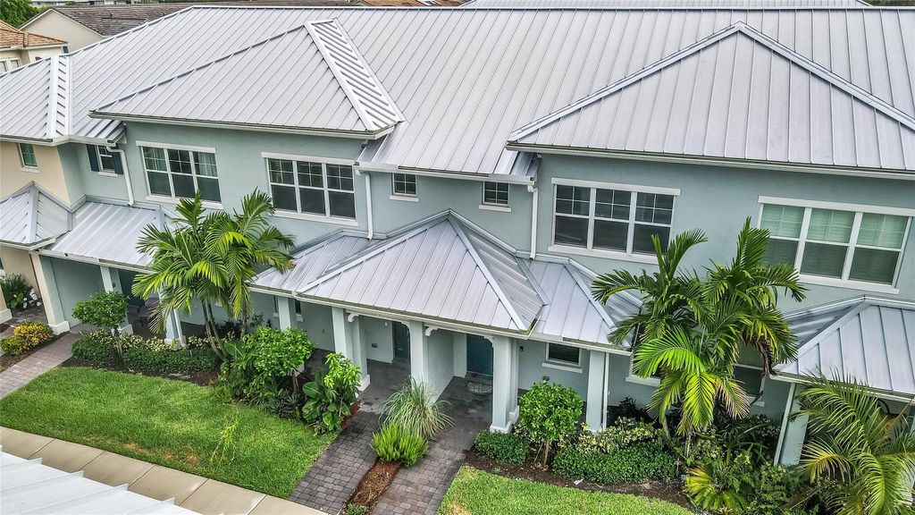 Photo of 1040 Eucalyptus Dr #3, Hollywood, FL 33021 (MLS # F10444937)