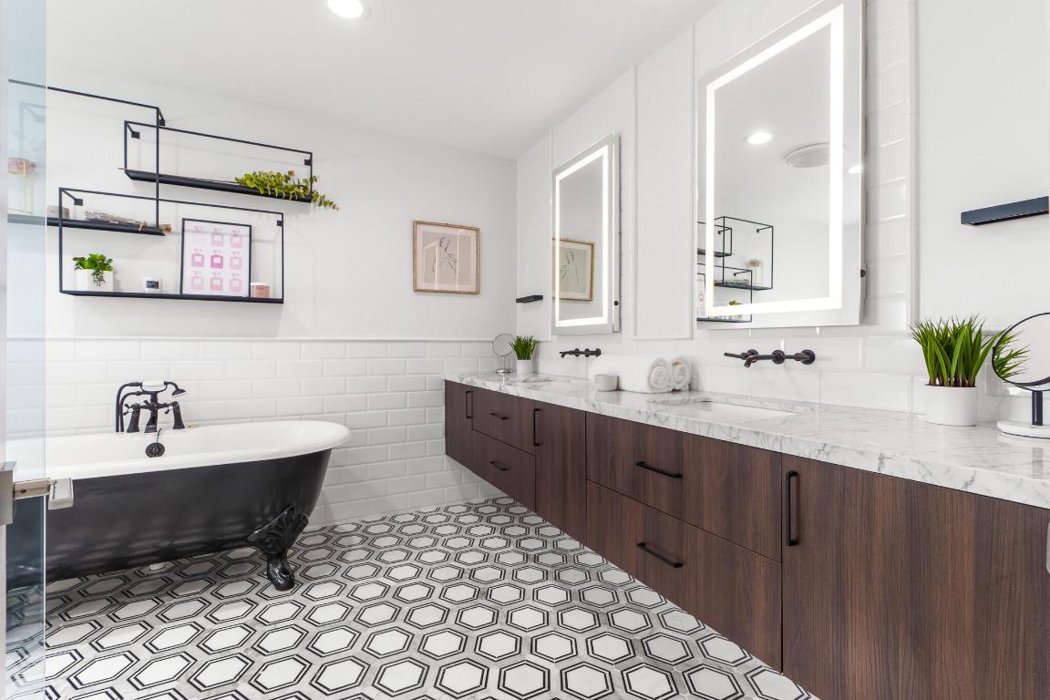 S/D OF 12-45-42, SE 1/4 IN - Residential