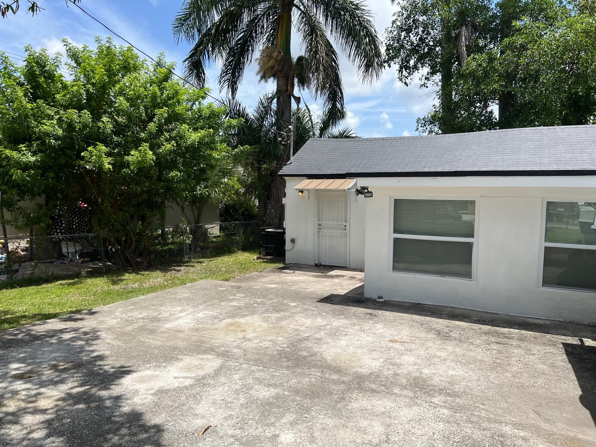 8283 NW 1st Pl