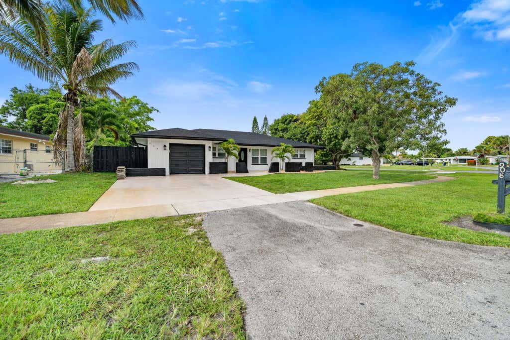 Photo of 908 Hibiscus Drive, Royal Palm Beach, FL 33411 (MLS # B26041827)