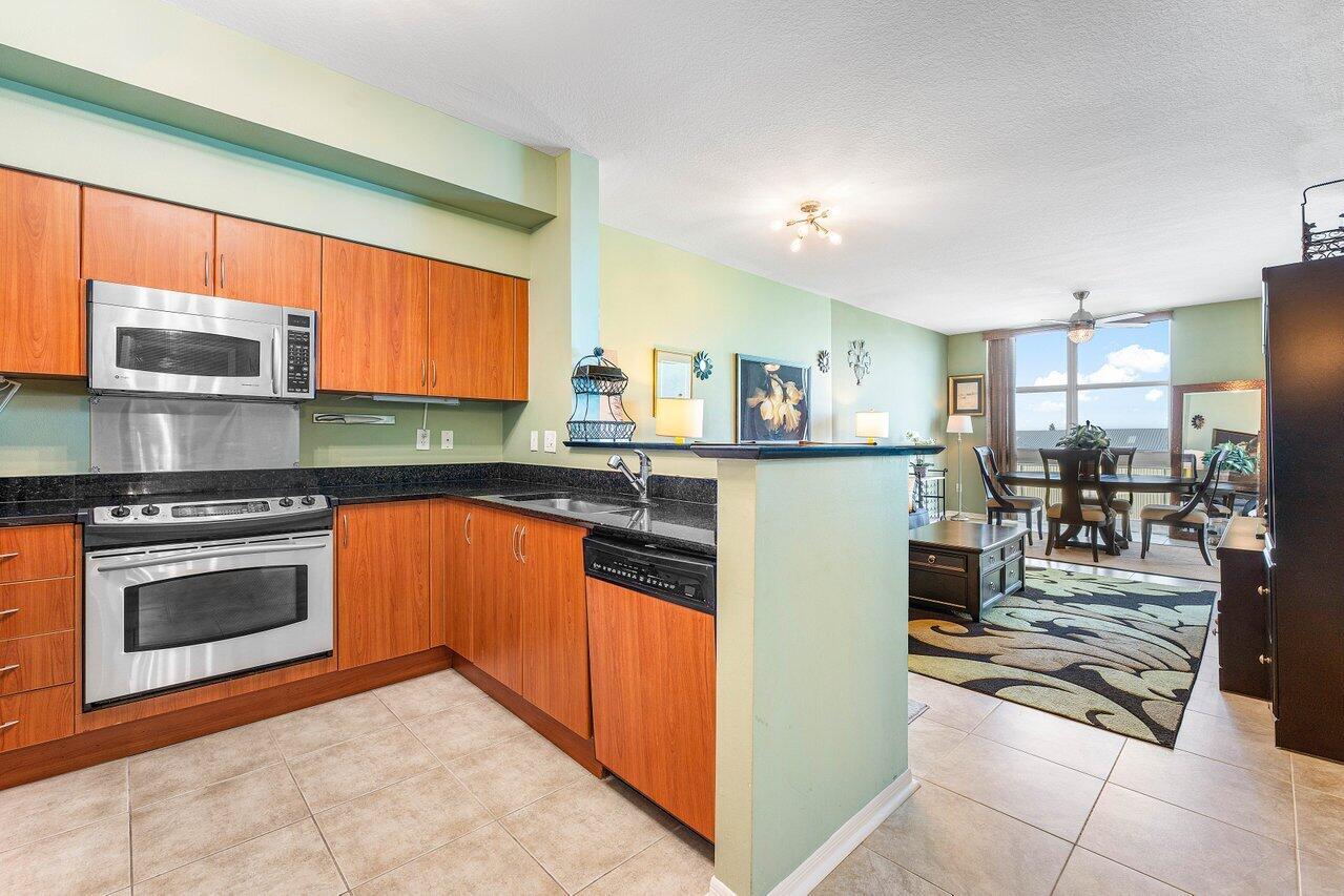 MOORINGS AT LANTANA CONDO 3 - Residential