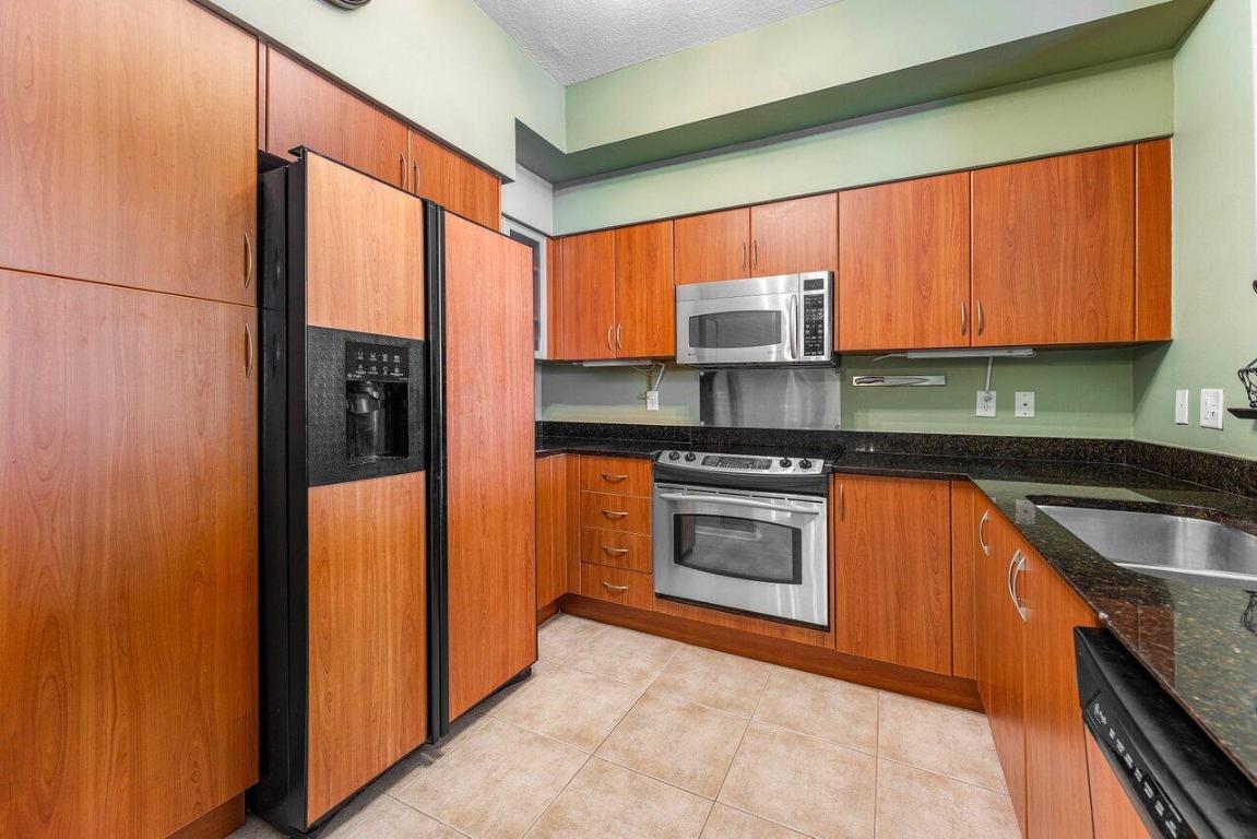 MOORINGS AT LANTANA CONDO 3 - Residential