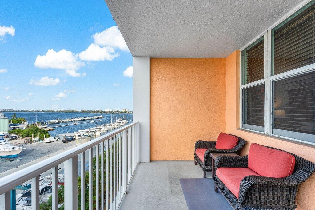 Photo of 806 E Windward Way #509, Lantana, FL 33462 (MLS # R11152726)