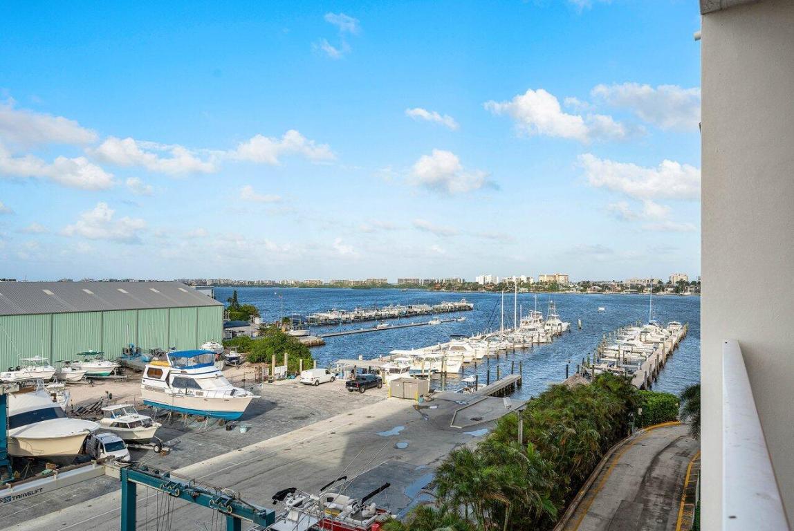 MOORINGS AT LANTANA CONDO 3 - Residential