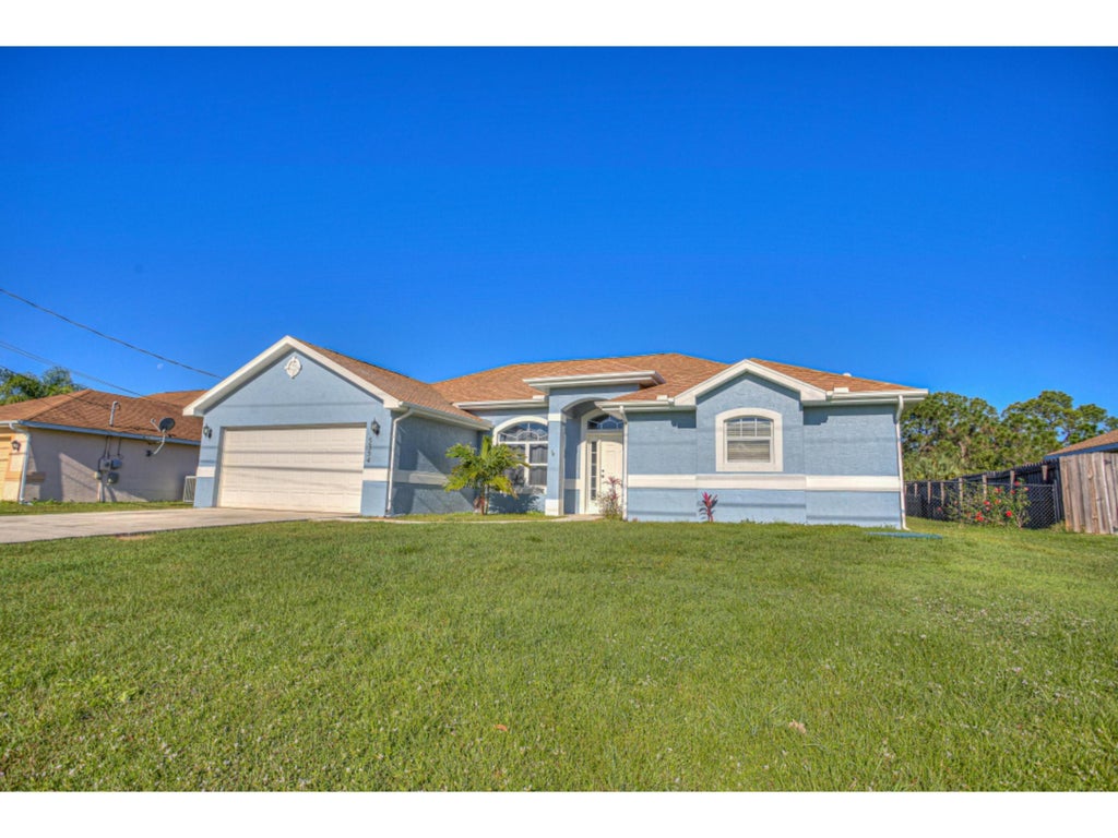 Photo of 5354 NW West Lanett Circle, Port Saint Lucie, FL 34986 (MLS # R10957050)