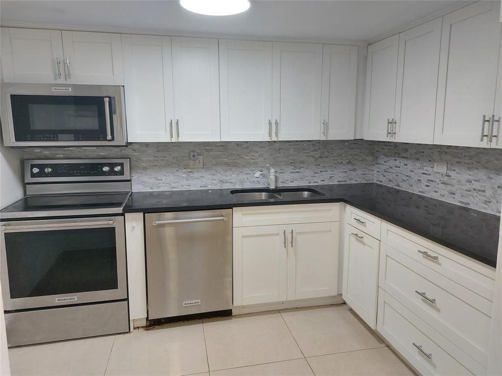 Photo of 3690 Inverrary Drive #2G, Lauderhill, FL 33319 (MLS # F10484585)