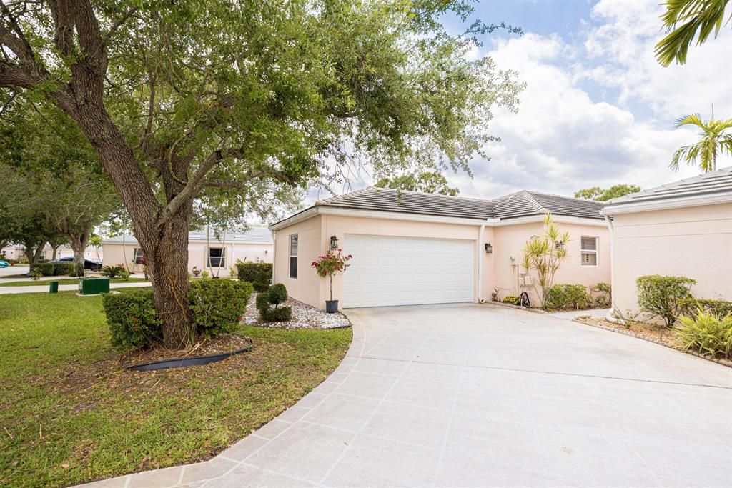 Photo of 1078 Island Manor Drive Dr, Green Acres, FL 33413 (MLS # R10709708)