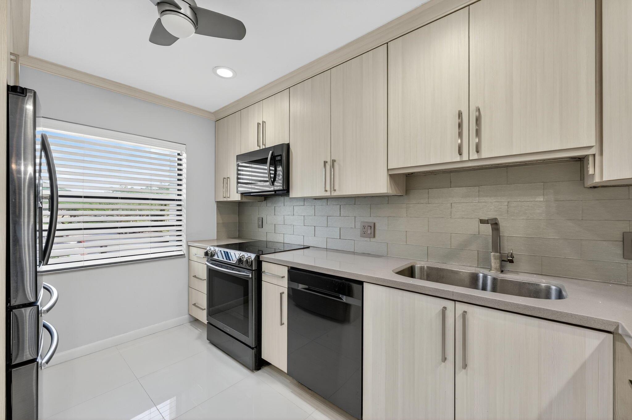 FAIRWAYS OF BOCA LAGO CON - Residential