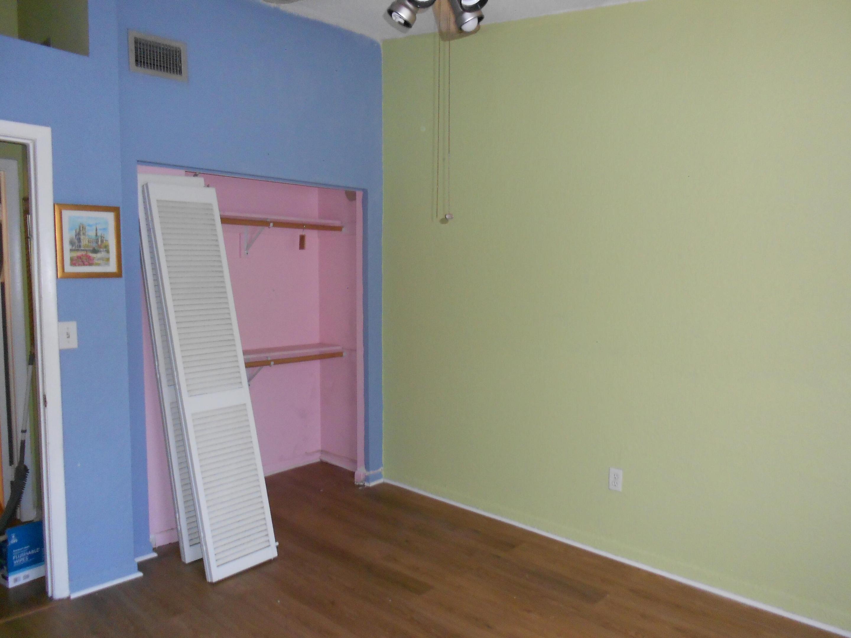 COLONIAL LAKES VILLAS - Residential