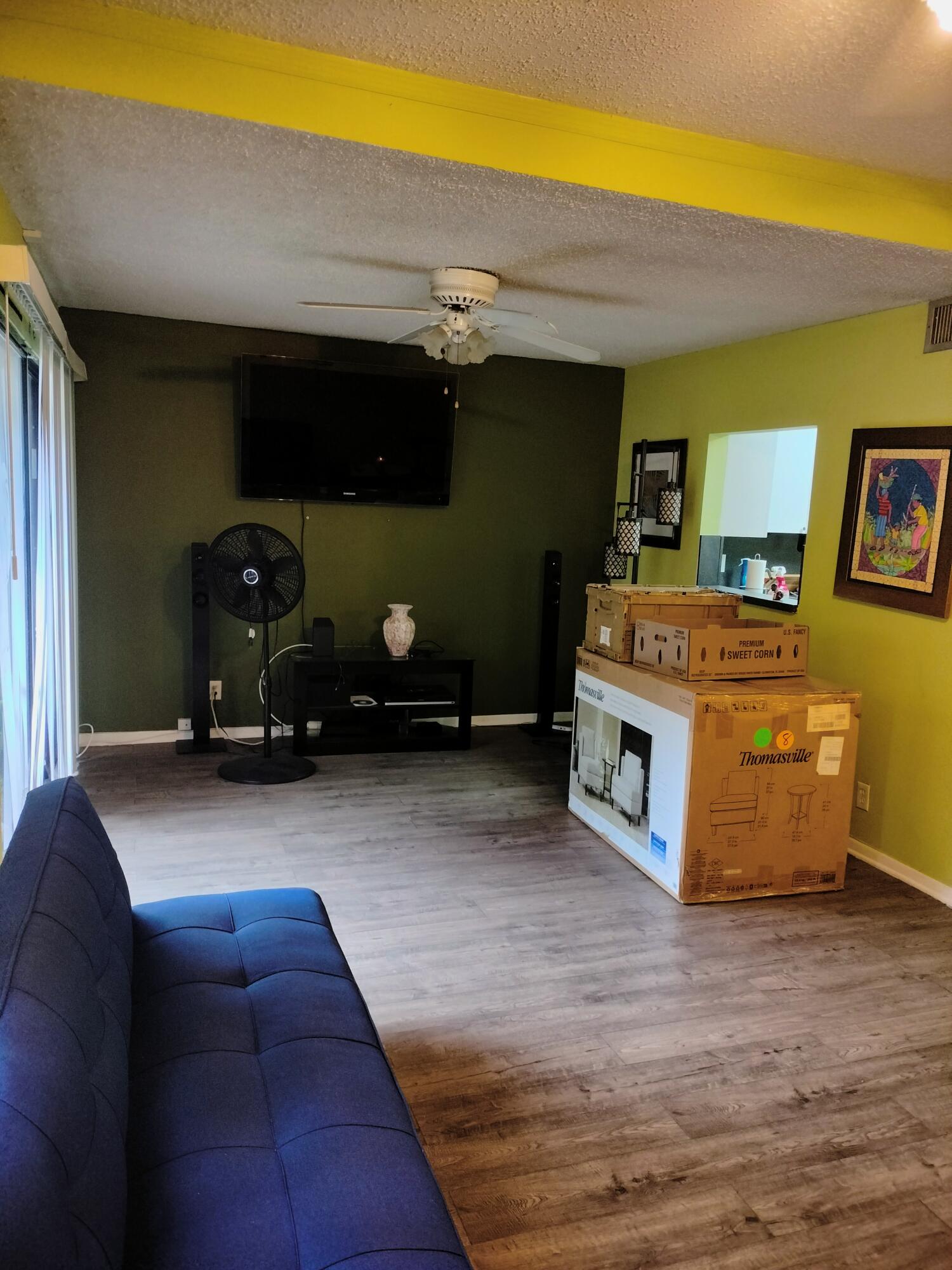 COLONIAL LAKES VILLAS - Residential