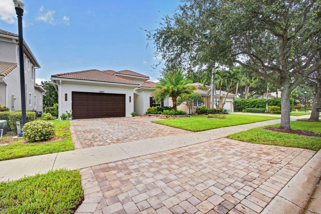Photo of 12491 AVILES Circle, Palm Beach Gardens, FL 33418 (MLS # B26083393)