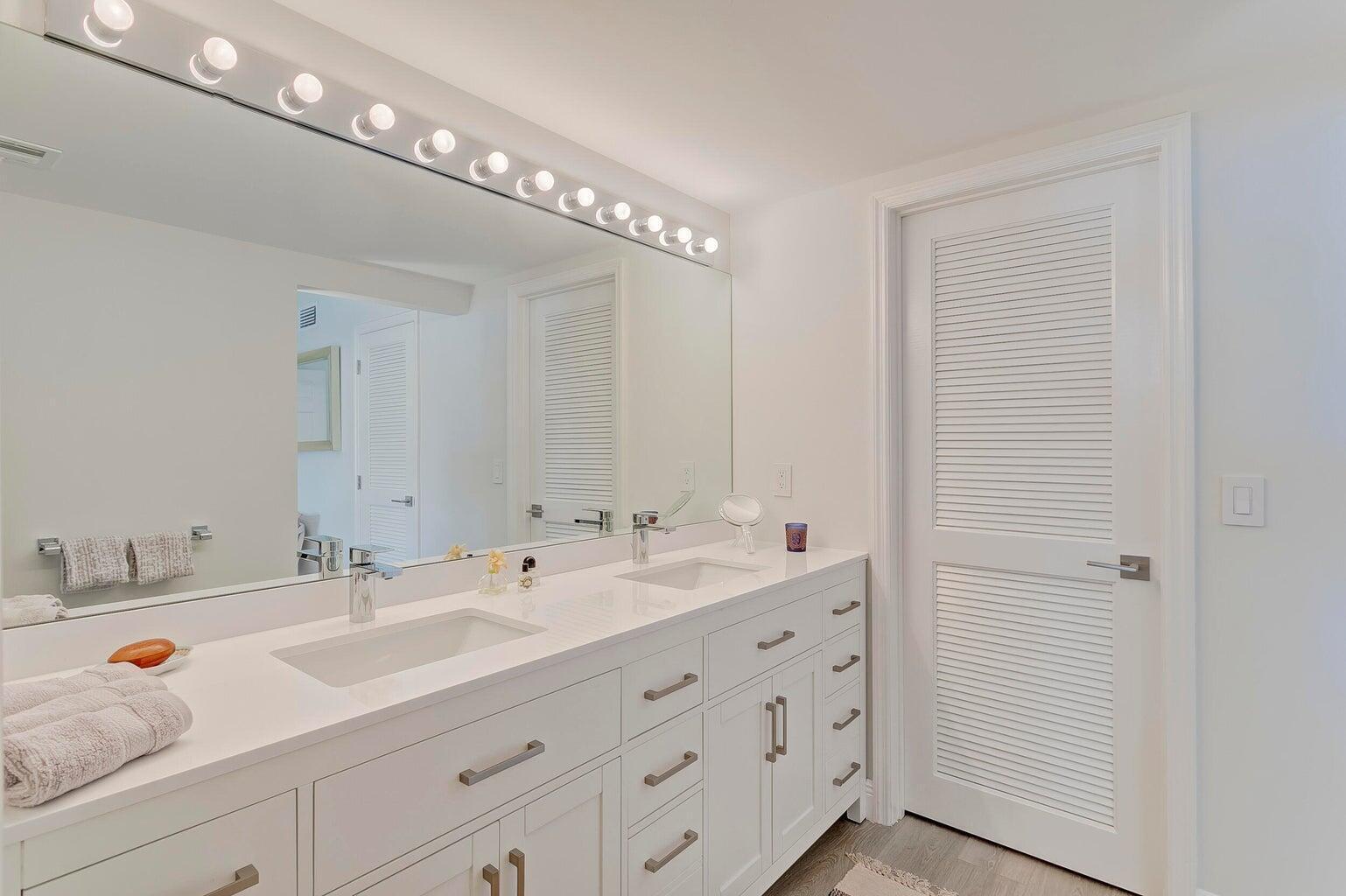 WATERBEND AT JONATHANS LA - Residential