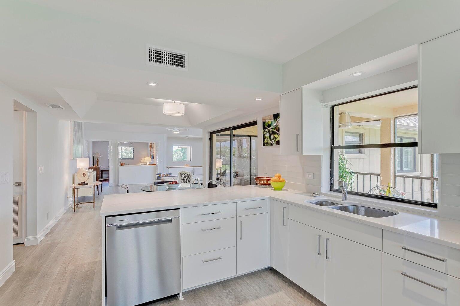 WATERBEND AT JONATHANS LANDING CONDO - Residential