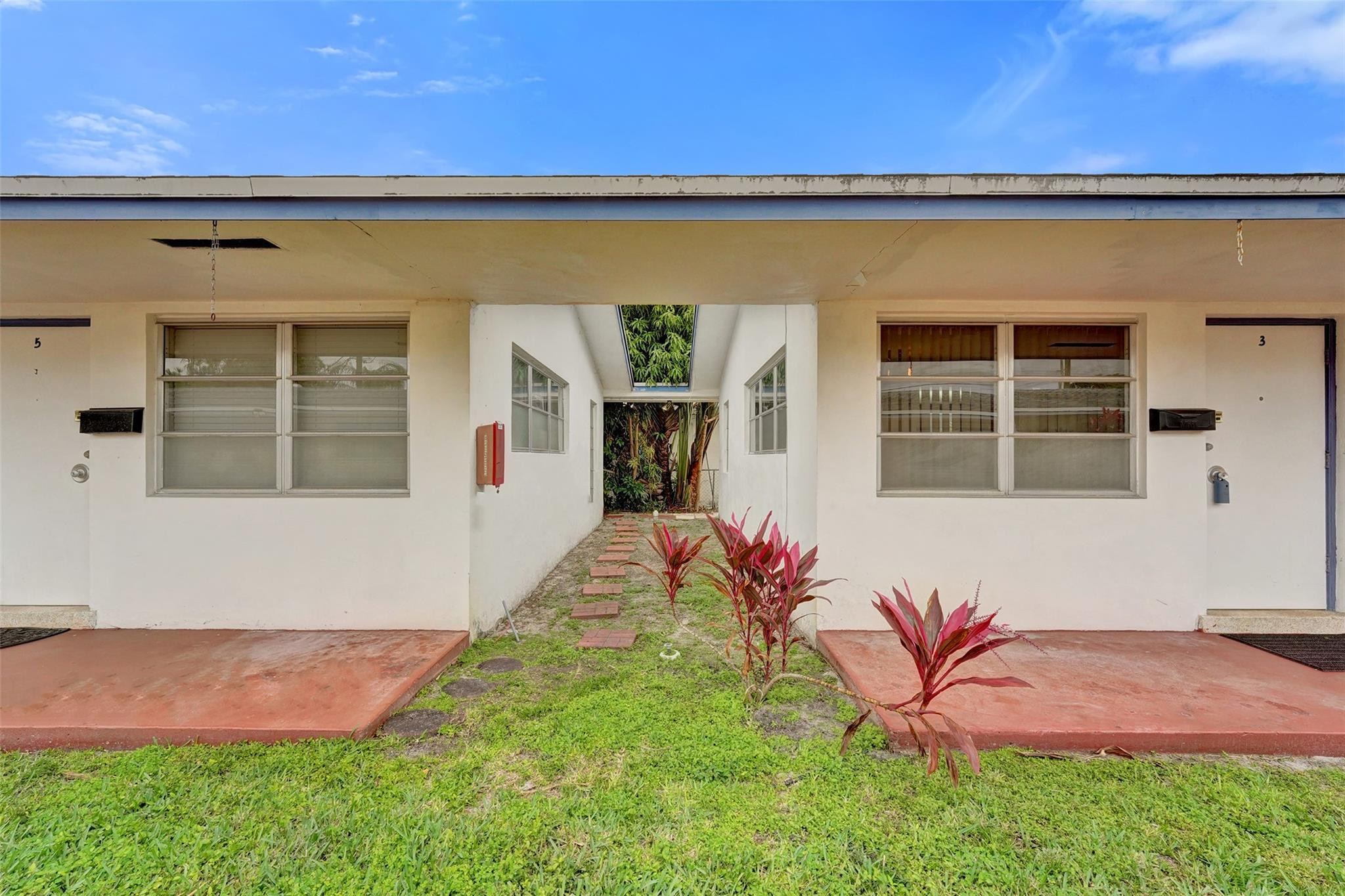 Hollywood Terrace - Residential