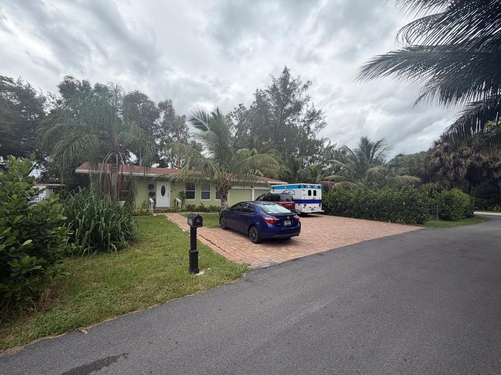 Photo of 2930 WAYNE Road, West Palm Beach, FL 33406 (MLS # B26092492)