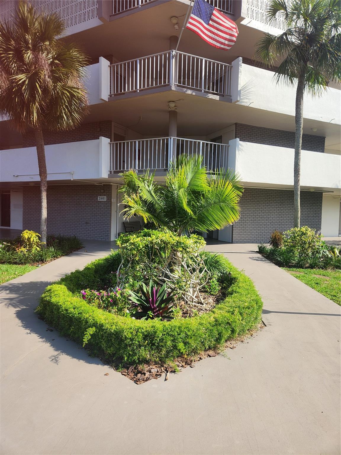 BACK ON MARKET!!!TOTALLY UPDATED. EVERYTHING NEW -KITCHEN STAINLESS STEELE APPLIANCES& MUCH MORE..OVERLOOKING CANAL VIEW IN BACKYARD. UNIT WITH WALK-IN CLOSET IS READY TO MOVE IN. ON 4TH FLOORIS RECEPTION/MEETING ROOM WITH LIVING & DINING ROOM & KITCHEN CAN BE RESERVED FREE OF CHARGE. LAUNDRY ROOM AND STORAGE/LOCKER. YOUR BUYER WILL NOT BE DISAPPOINTED. 55+ COMMUNITY OF LAUDERDALE OAKS. LOTS OF AMENITIES & ACTIVITIES: POOL, CLUBHOUSE, GYM, BILLARD ROOM, THEATER, & MORE..MINITES TO SHOPPING, RESTAURANT, & TRANSPORTATION, FTL AIRPORT.