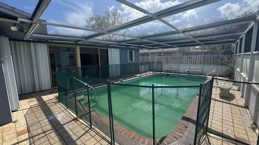 Photo of 5401 W Park Road, Hollywood, FL 33021 (MLS # B26016434)