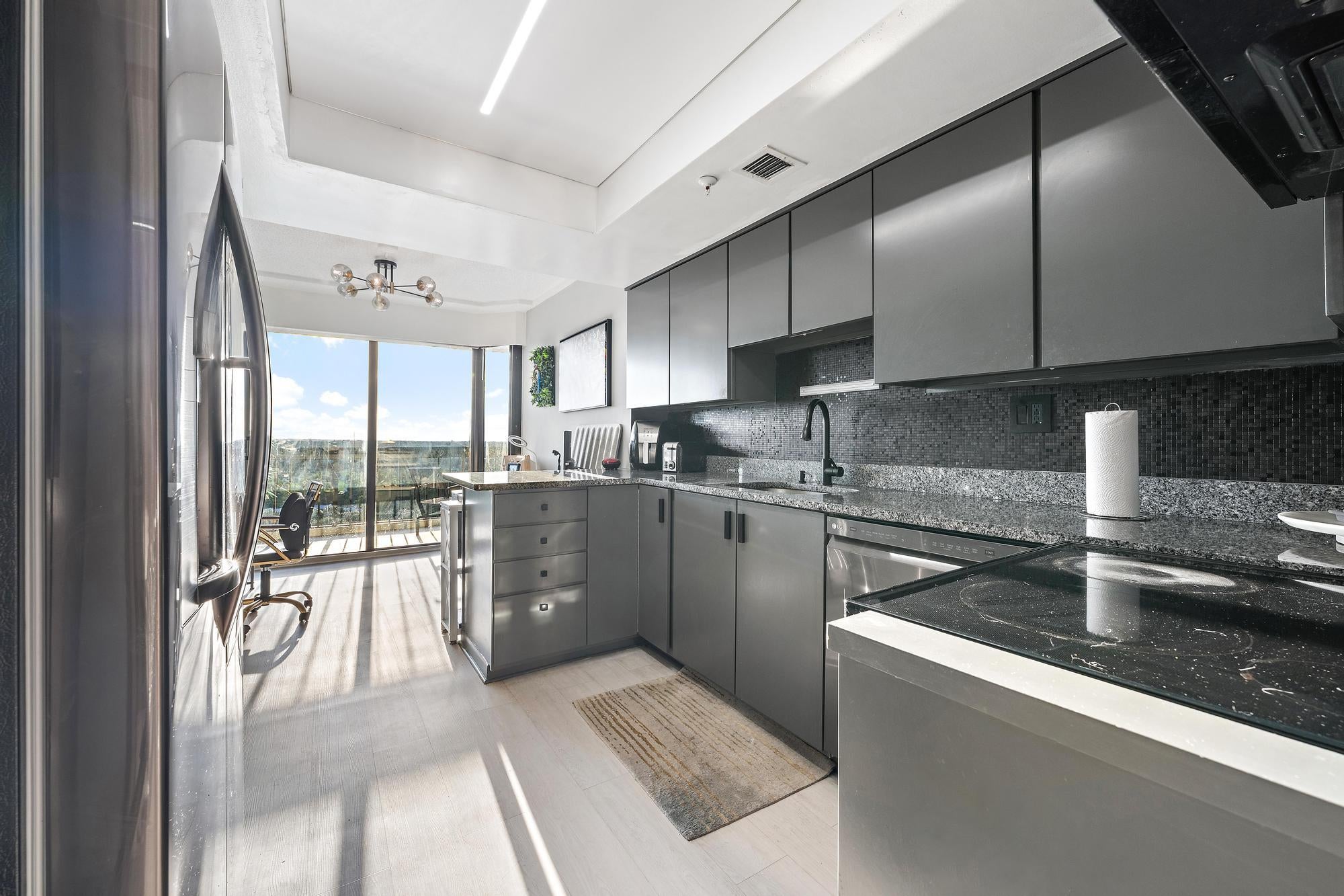 1900 Consulate Place 1205