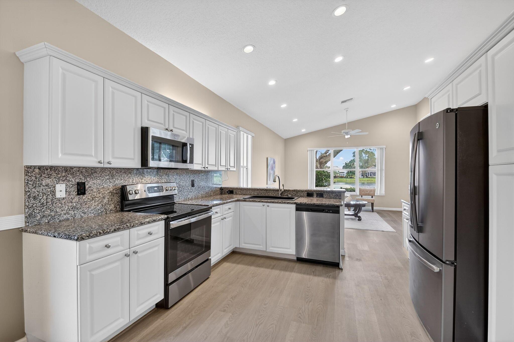 VALENCIA ISLES 3 - Residential