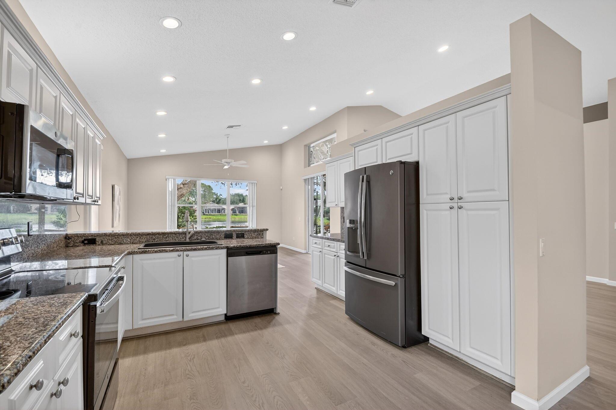 VALENCIA ISLES 3 - Residential