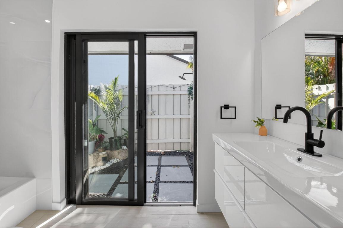 HOMEWOOD LAKES - Residential