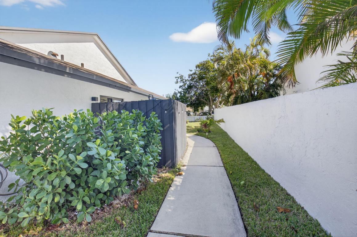 HOMEWOOD LAKES - Residential