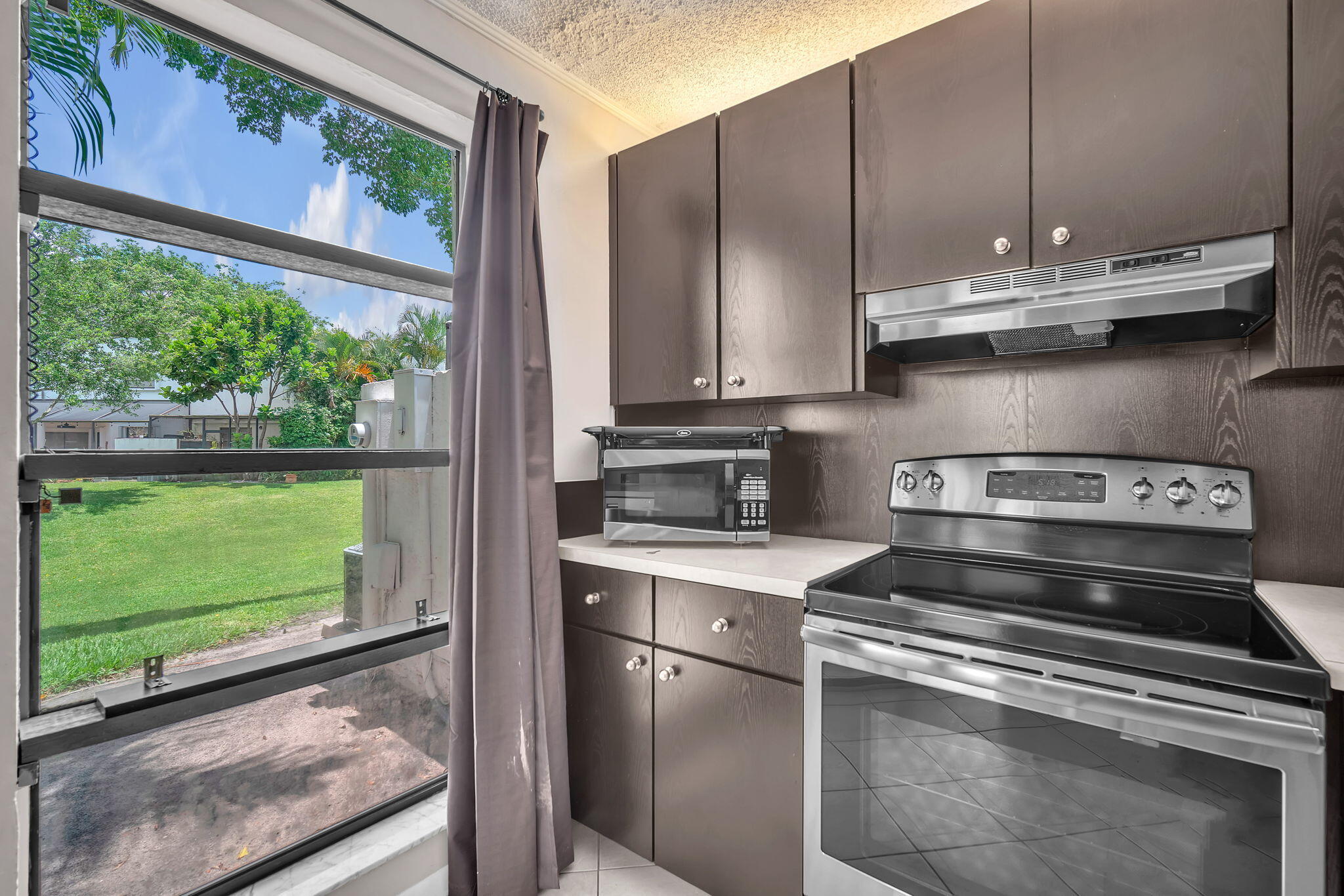 YORKVILLE - Residential