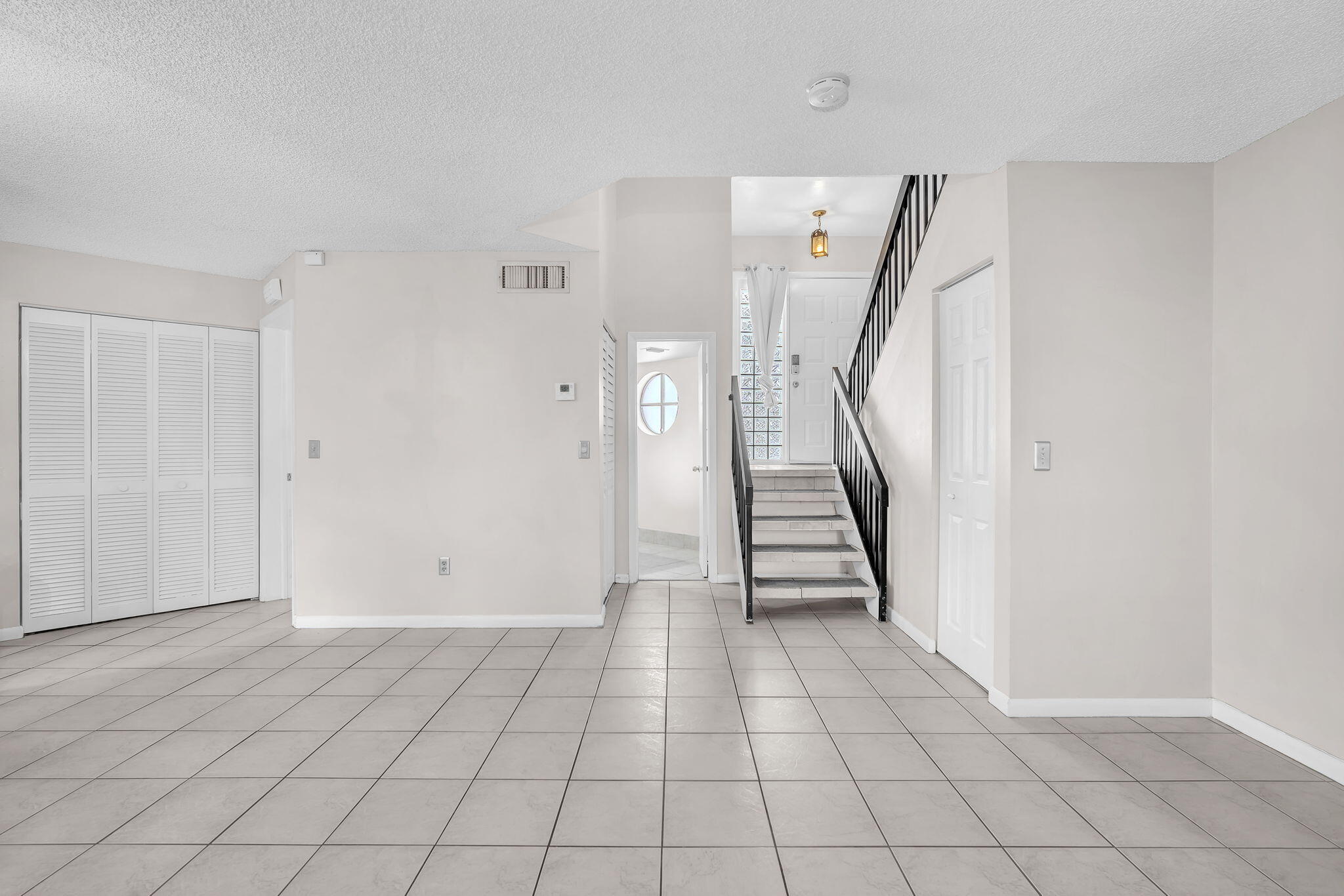 YORKVILLE - Residential