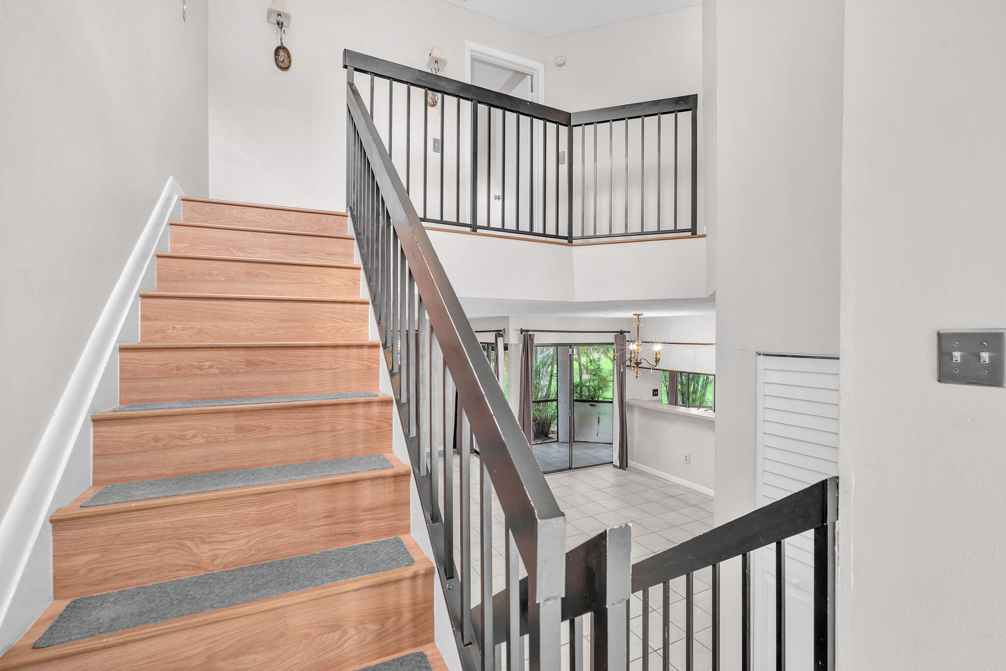 YORKVILLE - Residential