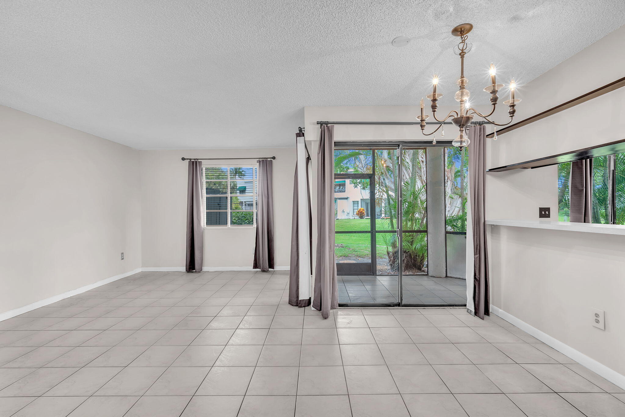 YORKVILLE - Residential