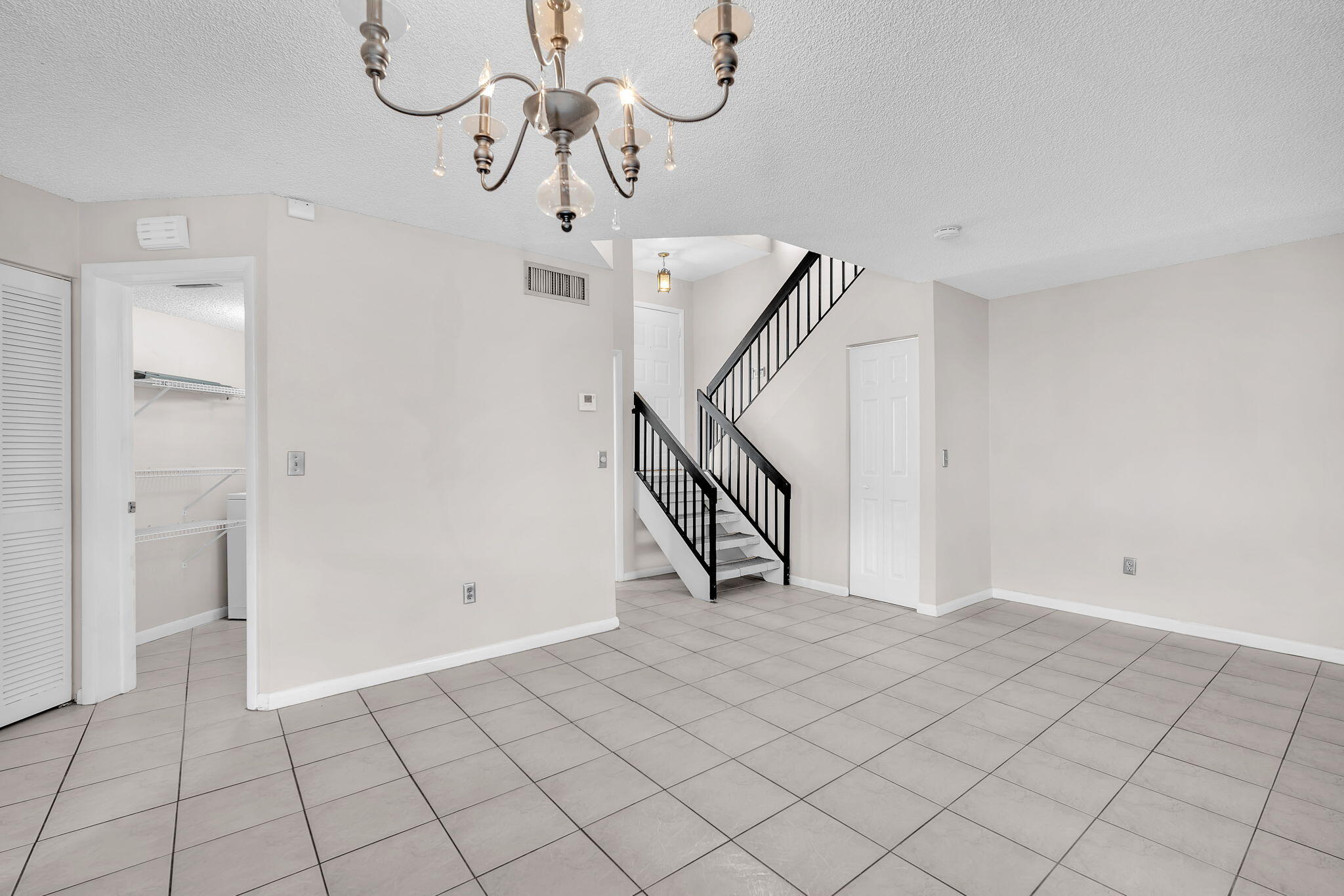 YORKVILLE - Residential